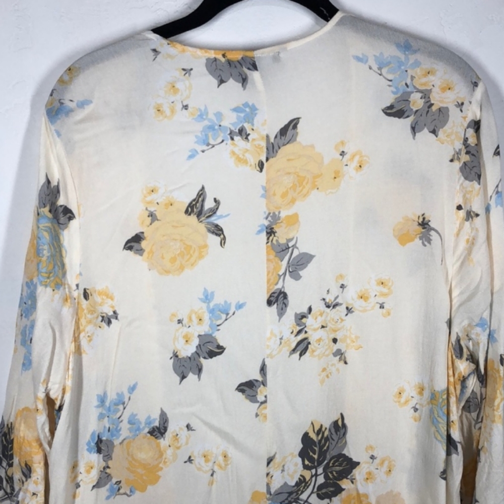 Torrid pale yellow floral kimono - Picture 4 of 14